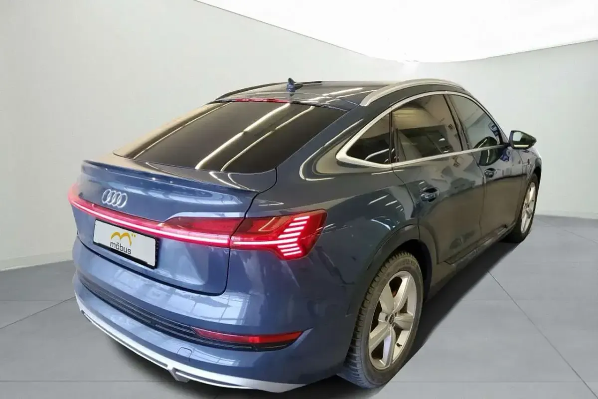 Gebraucht Audi e-tron S-Line 230 kW (313 PS) 2022 Plasmablau metallic SUV