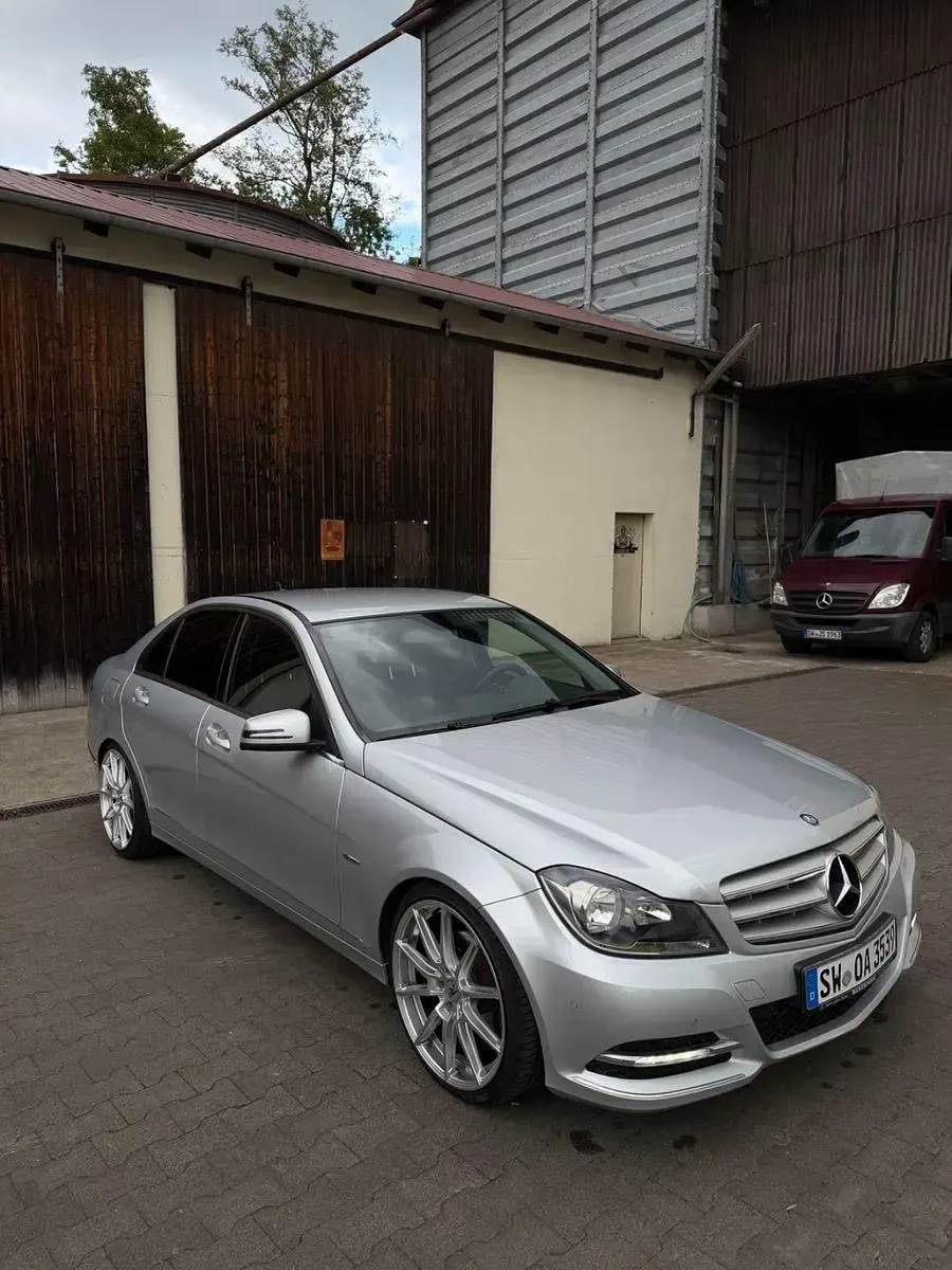 Gebraucht Mercedes C220 Avantgarde 170 PS (125 kW) 2012 Silber Limousine