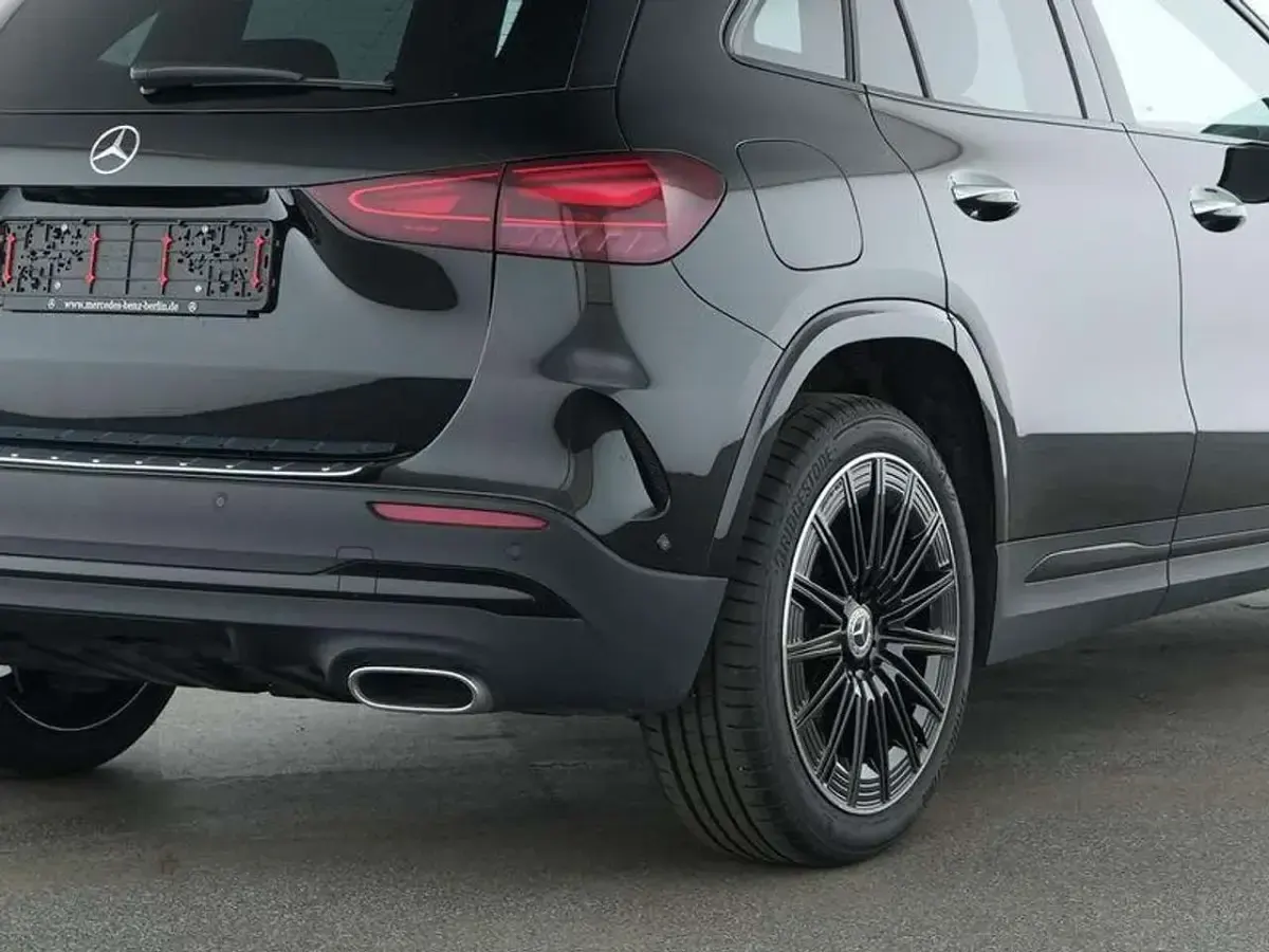 Gebraucht Mercedes GLA250 AMG Line Premium Plus 163 PS (119 kW) 2025 Metalliclack kosmosschwarz SUV