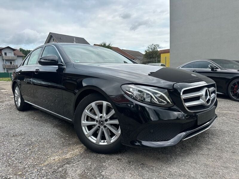 Schwarz Gebraucht 2018 Mercedes E250 Avantgarde Limousine | 27.999 € (Fairer Preis) - Bild 1/4