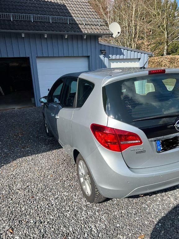 Gebraucht Opel Meriva Active 101 PS (74 kW) 2017 Silber Van / Kleinbus