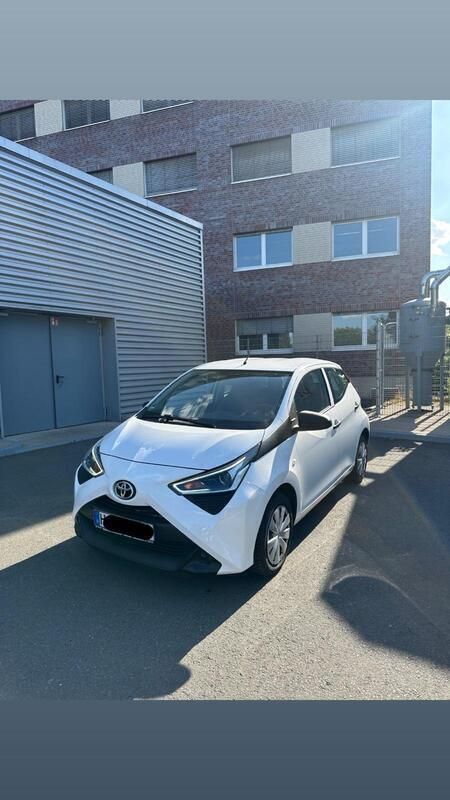 Weiß Gebraucht 2021 Toyota Aygo Kleinwagen | 7.499 € (Guter Preis) - Bild 1/4