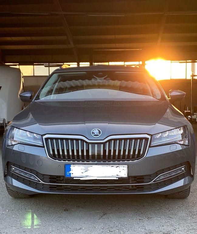 Gebraucht Skoda Superb Style 200 PS (147 kW) 2022 Silber Kombi