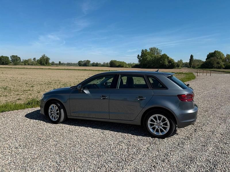 Second-hand Audi A3 105 CP (77 kW) 2013 Andere farben Berlinǎ