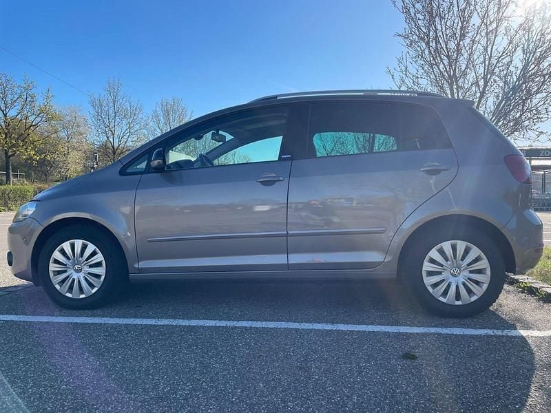 Gebraucht VW Golf Plus Cross 105 PS (77 kW) 2012 Braun Van / Kleinbus