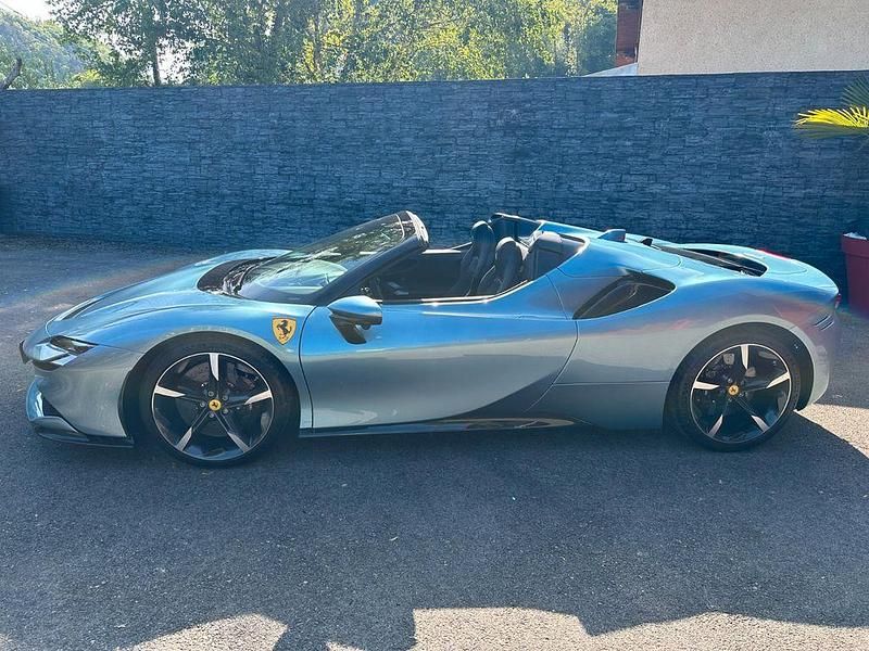 Second-hand Ferrari SF90 2023 Albastru Cabrio