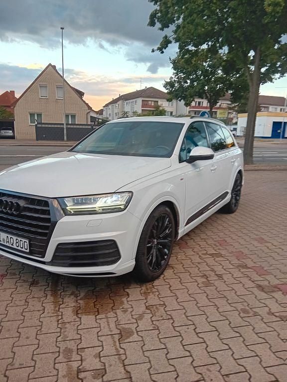 Weiß Gebraucht 2016 Audi Q7 Ambiente SUV | 37.500 € (Teuer) - Bild 1/4