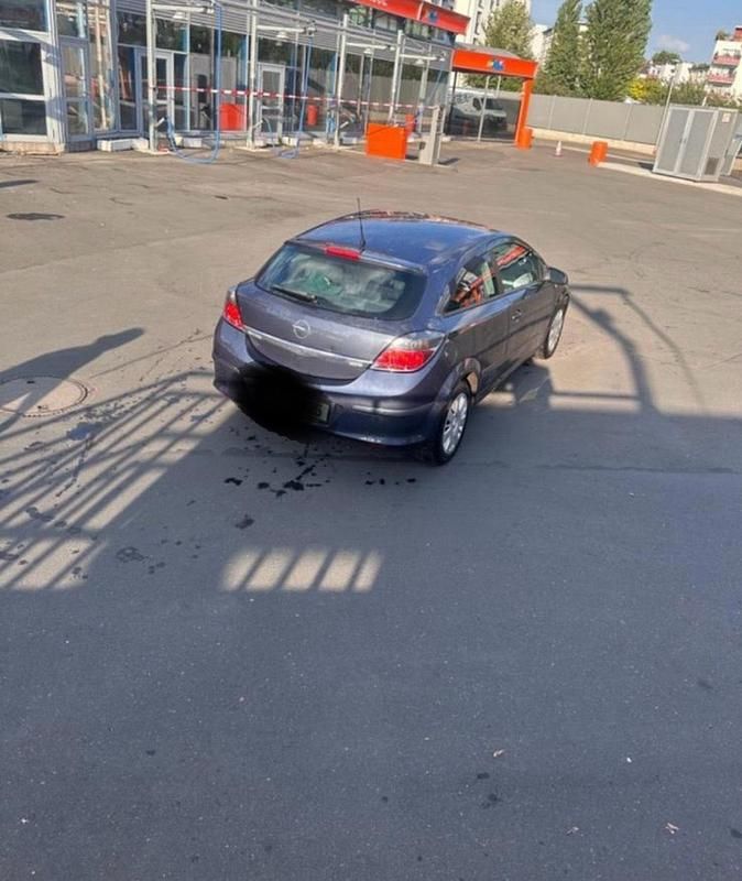 Second-hand Opel Astra 105 CP (77 kW) 2006 Albastru Hatchback