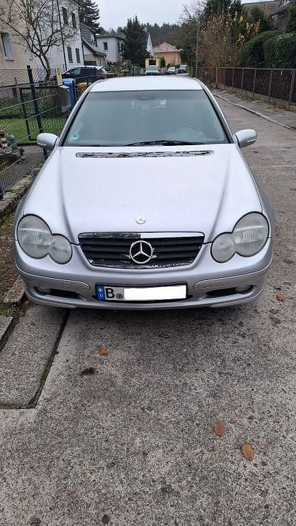 Gebraucht Mercedes C180 143 PS (105 kW) 2002 Silber Coupé