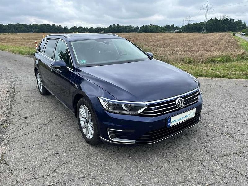 Gebraucht VW Passat GTE 156 PS (114 kW) 2018 Atlantic blue metallic Kombi