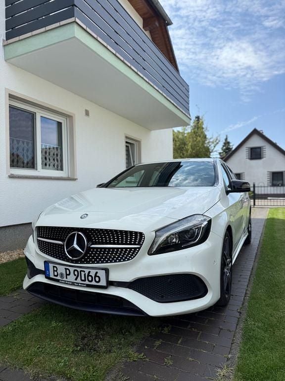 Weiß Gebraucht 2016 Mercedes A250 AMG Limousine | 18.440 € (Fairer Preis) - Bild 1/4