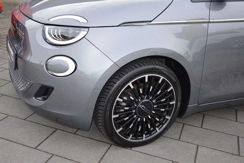 Gebraucht Fiat 500e La Prima 86 kW (118 PS) 2022 Colore esterno mineral grau Limousine