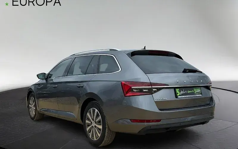 Gebraucht Skoda Superb Style 150 PS (110 kW) 2023 Graphite grau metallic Kombi