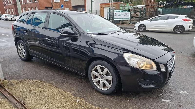 Gebraucht Volvo V60 Basis 114 PS (83 kW) 2012 Black solid (stone) / solid Kombi