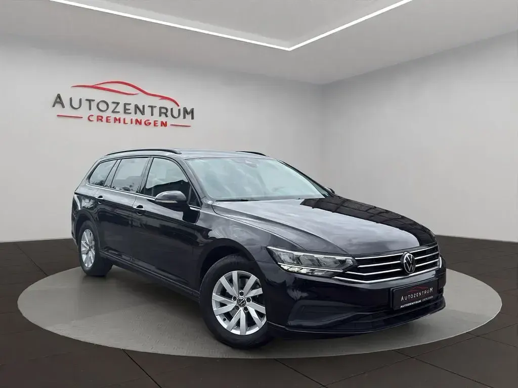 Gebraucht VW Passat 122 PS (89 kW) 2023 Schwarz Kombi