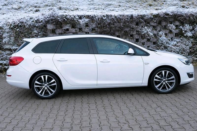 Gebraucht Opel Astra Sport 165 PS (121 kW) 2012 Weiß Kombi