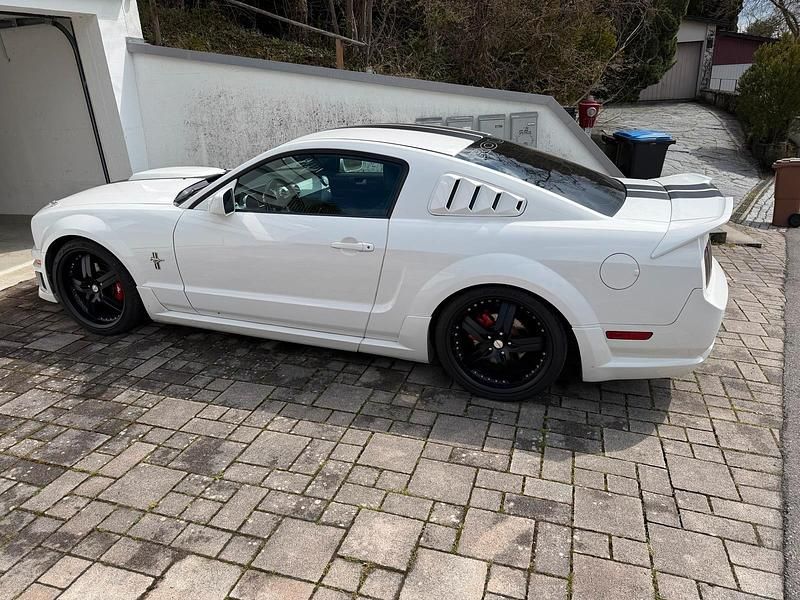 Gebraucht Ford Mustang 270 PS (198 kW) 2007 Weiß Coupé