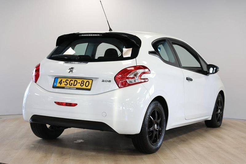 Gebraucht Peugeot 208 Access 68 PS (50 kW) 2013 Weiß Kleinwagen