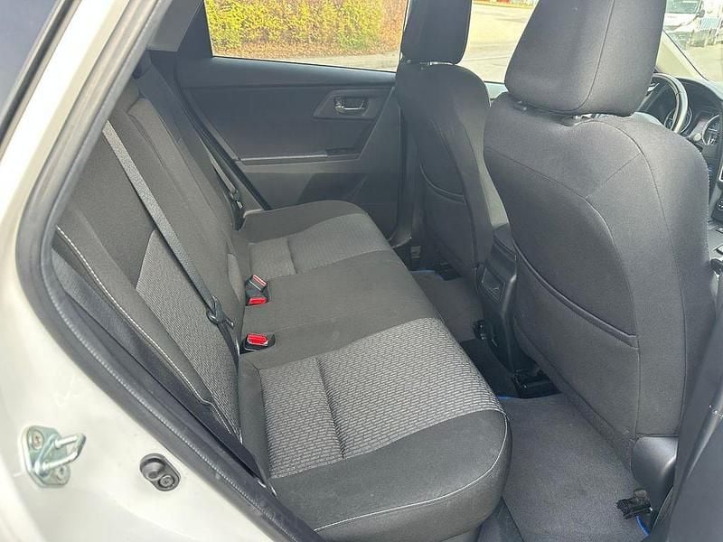 Gebraucht Toyota Auris Hybrid Edition 136 PS (100 kW) 2016 Weiß Limousine