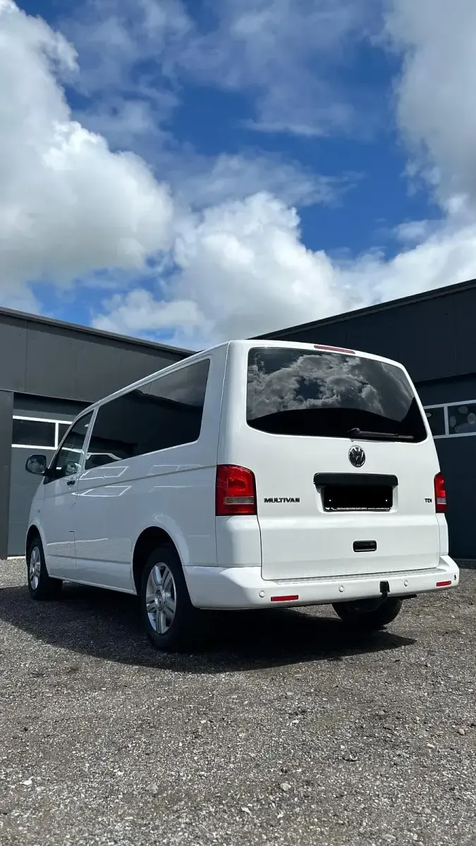 Gebraucht VW Multivan 102 PS (75 kW) 2011 Weiß Van / Kleinbus
