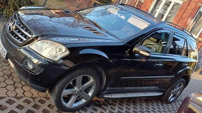 Gebraucht Mercedes ML320 224 PS (164 kW) 2007 Schwarz SUV