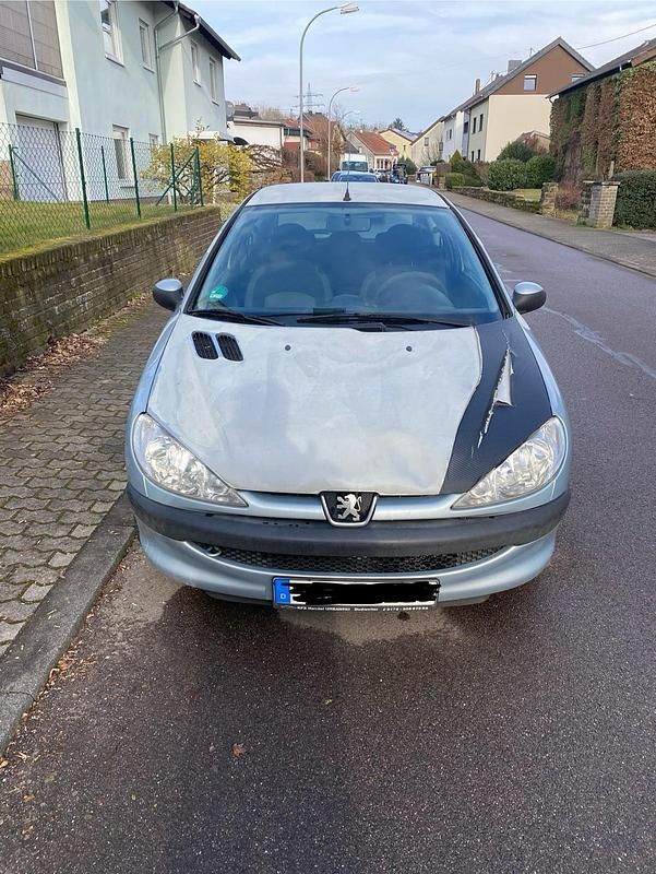 Grau Gebraucht 2005 Peugeot 206 Kleinwagen | 300 € (Superpreis) - Bild 1/4