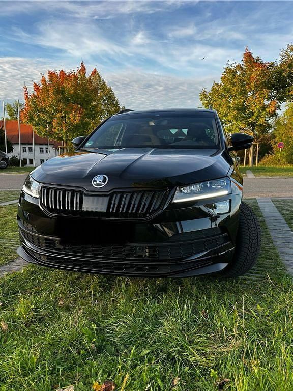 Schwarz Gebraucht 2019 Skoda Karoq SportLine SUV | 24.800 € (Fairer Preis) - Bild 1/4