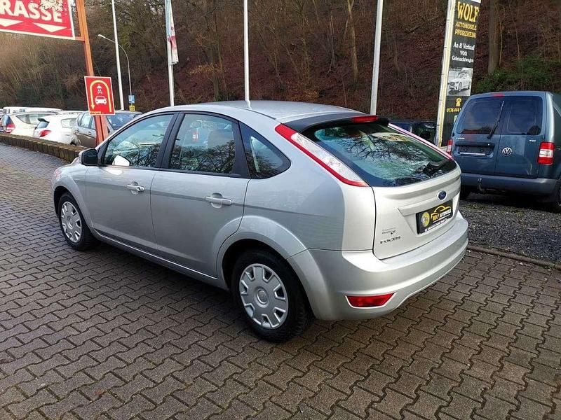 Gebraucht Ford Focus Style 90 PS (66 kW) 2009 Polarsilber metallic Limousine