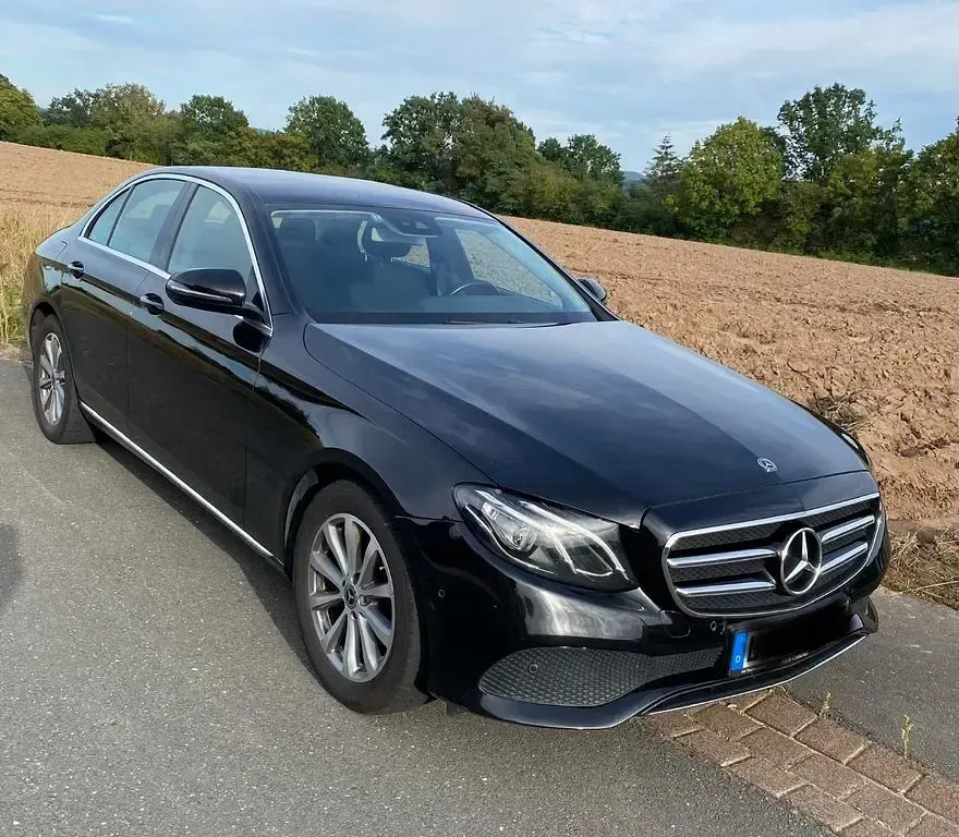 Gebraucht Mercedes E220 194 PS (142 kW) 2019 Schwarz Limousine