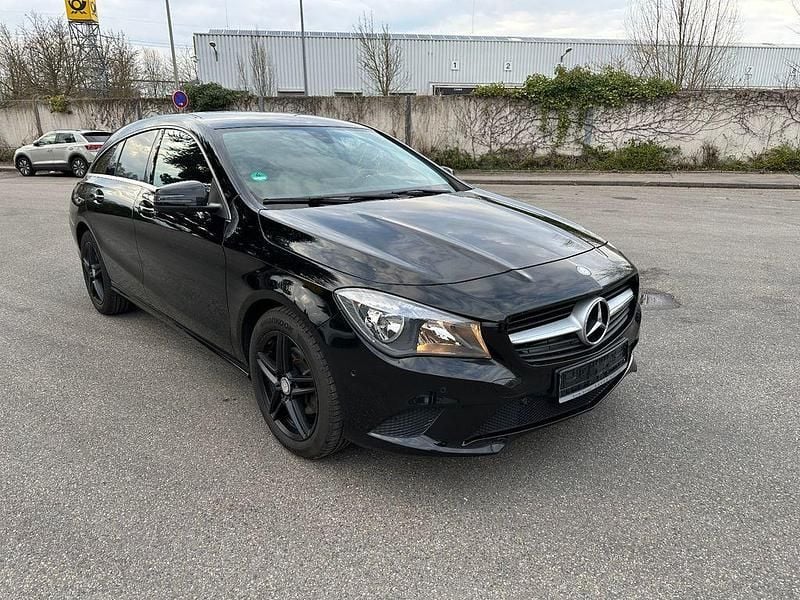 Schwarz Gebraucht 2016 Mercedes CLA180 Shooting Brake Kombi | 11.999 € (Fairer Preis) - Bild 1/4
