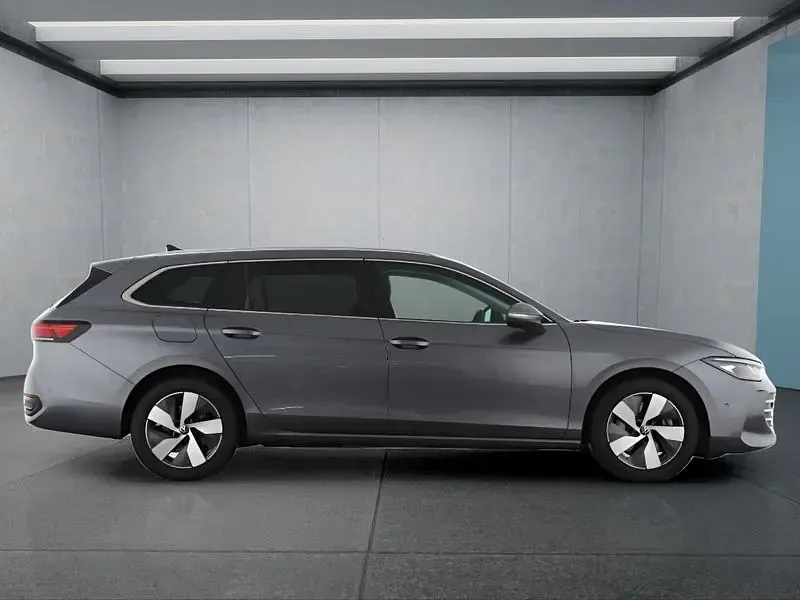 Gebraucht VW Passat 204 PS (150 kW) 2025 Grau Kombi