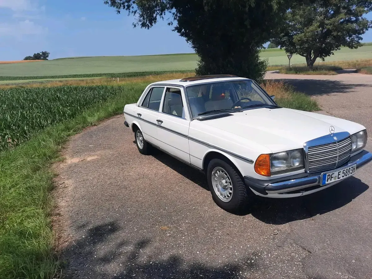Gebraucht Mercedes 200 135 PS (99 kW) 1982 Weiß Limousine
