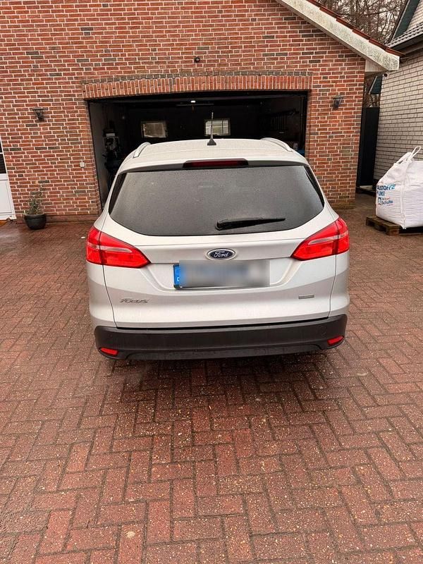 Gebraucht Ford Focus Titanium 125 PS (91 kW) 2017 Silber Kombi