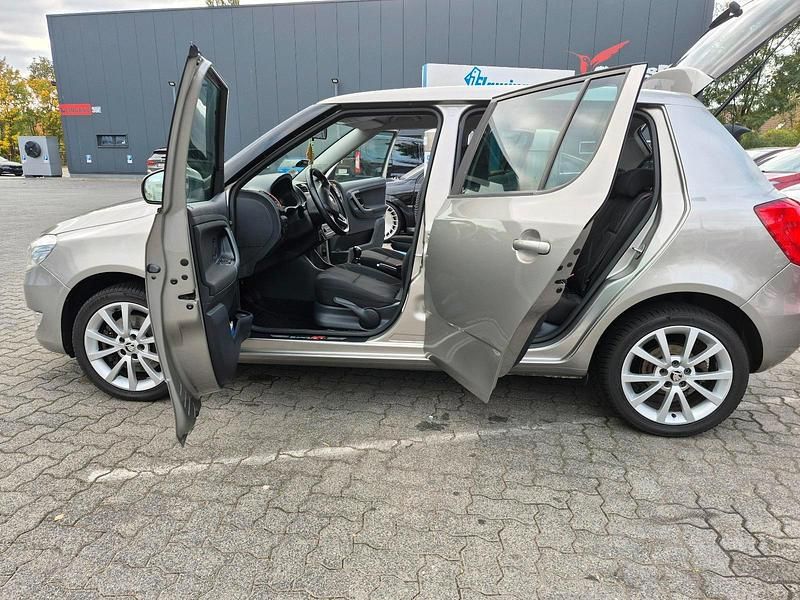 Gebraucht Skoda Fabia 105 PS (77 kW) 2014 Silber Limousine