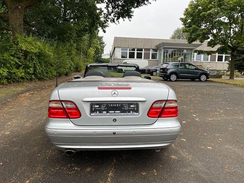 Gebraucht Mercedes CLK200 Avantgarde 163 PS (119 kW) 2002 Silber Cabrio