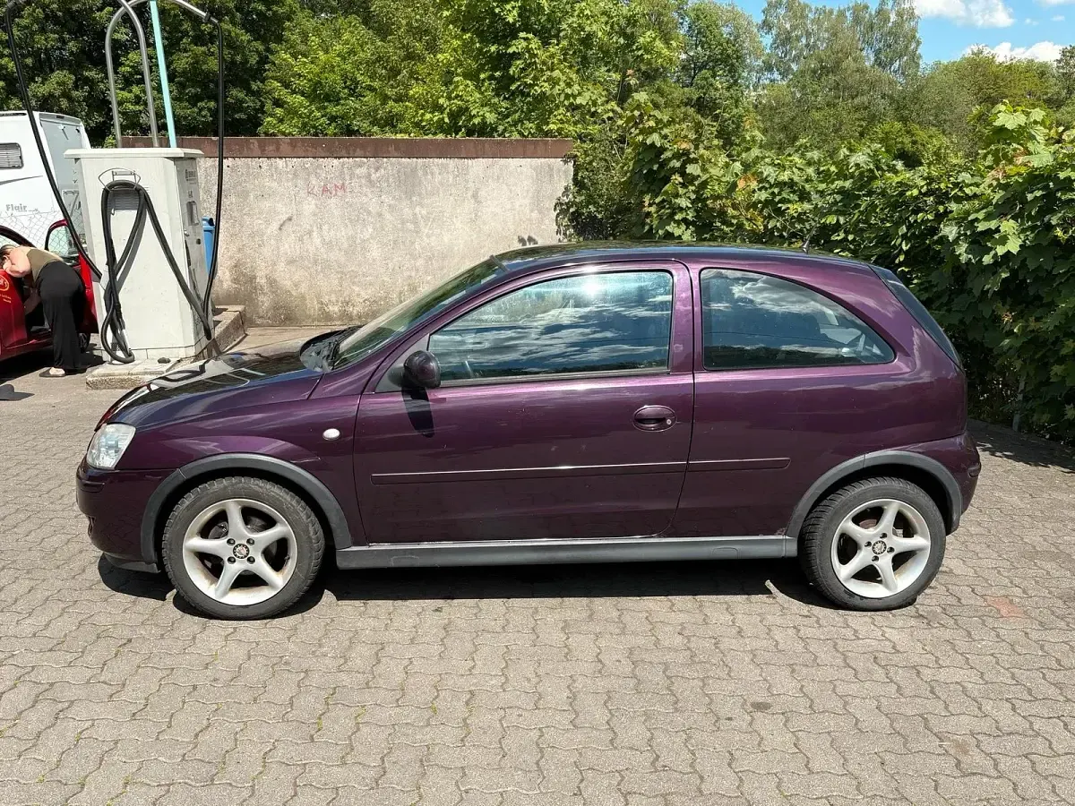 Usata Opel Corsa 80 CV (58 kW) 2006 Viola Utilitaria