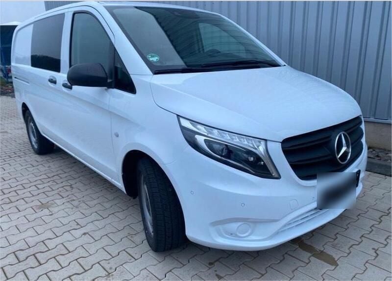 Weiß Gebraucht 2023 Mercedes Vito Van / Kleinbus | 49.950 € - Bild 1/4