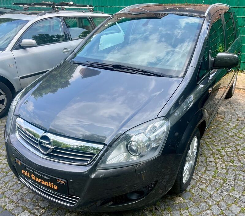 Karbongrau Gebraucht 2012 Opel Zafira Family Van / Kleinbus | 6.450 € (Fairer Preis) - Bild 1/4