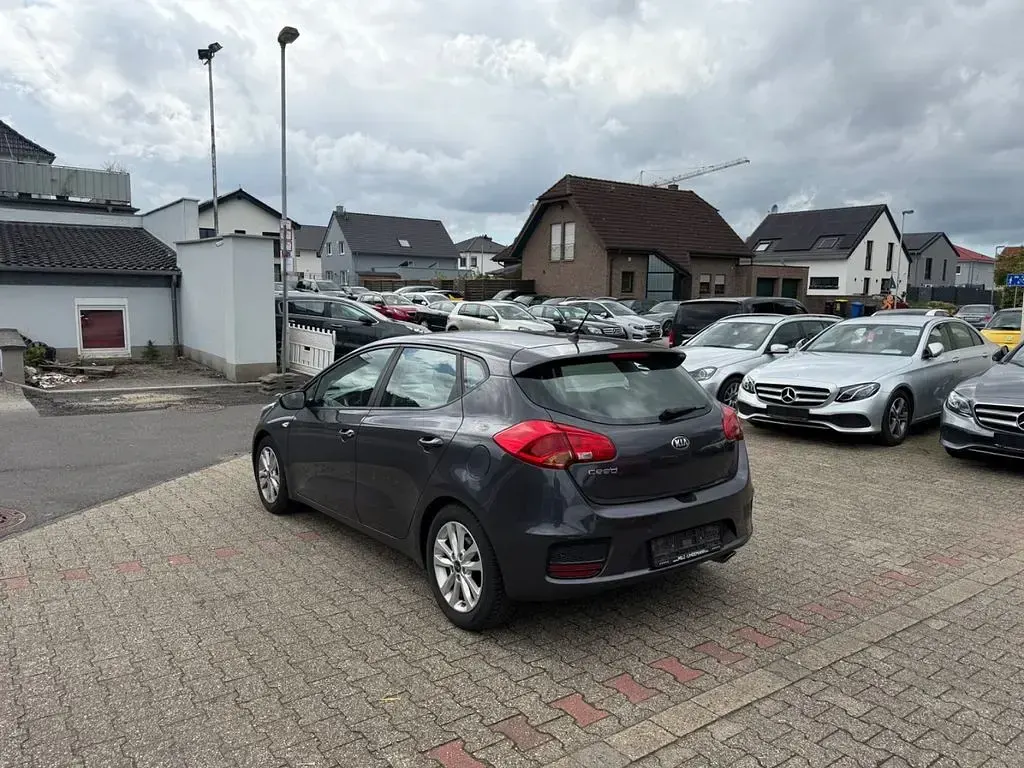 Używany Kia Ceed Edition 7 99 KM (72 kW) 2017 Szary Hatchback