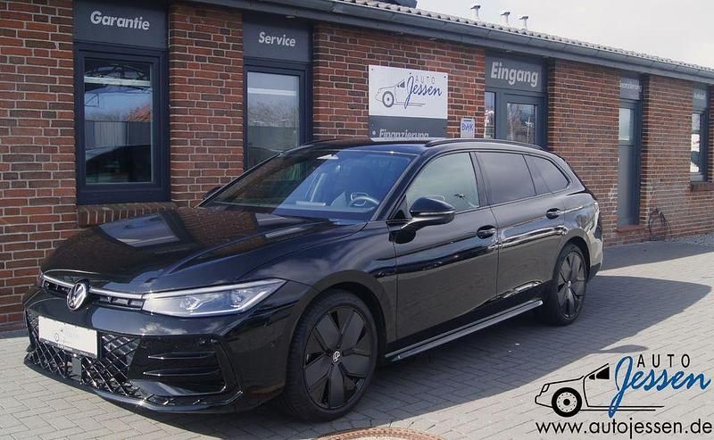 Gebraucht VW Passat R-line 193 PS (141 kW) 2024 Schwarz Kombi