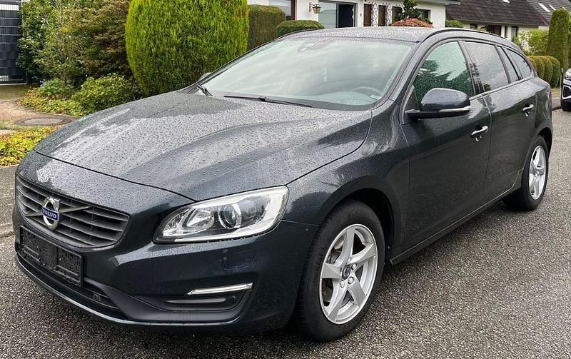 Grau Gebraucht 2015 Volvo V60 Kombi | 12.300 € (Fairer Preis) - Bild 1/4