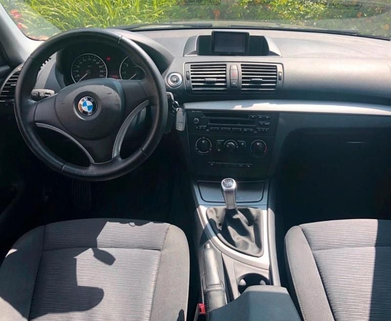 Gebraucht BMW 116 122 PS (89 kW) 2010 Schwarz Kleinwagen