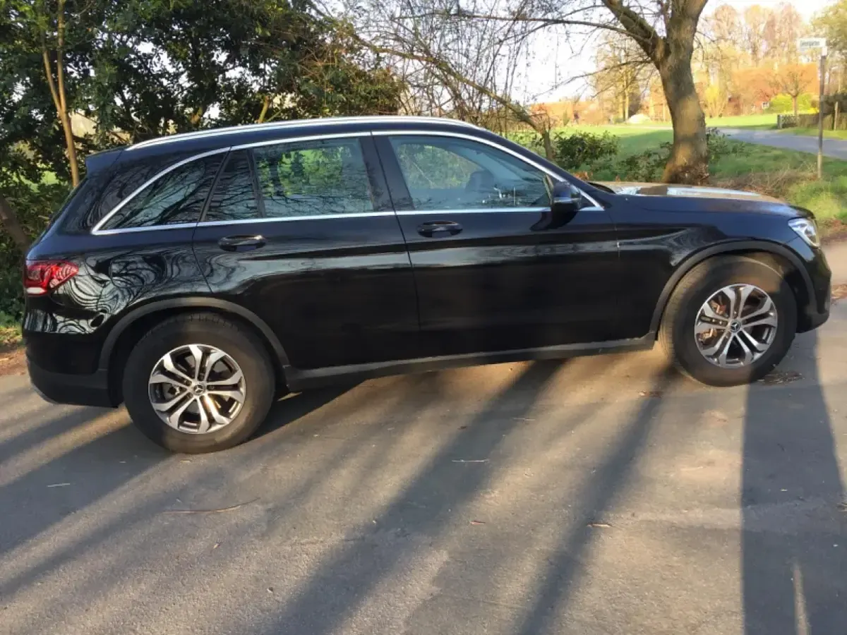 Gebraucht Mercedes GLC200 163 PS (119 kW) 2022 Schwarz SUV