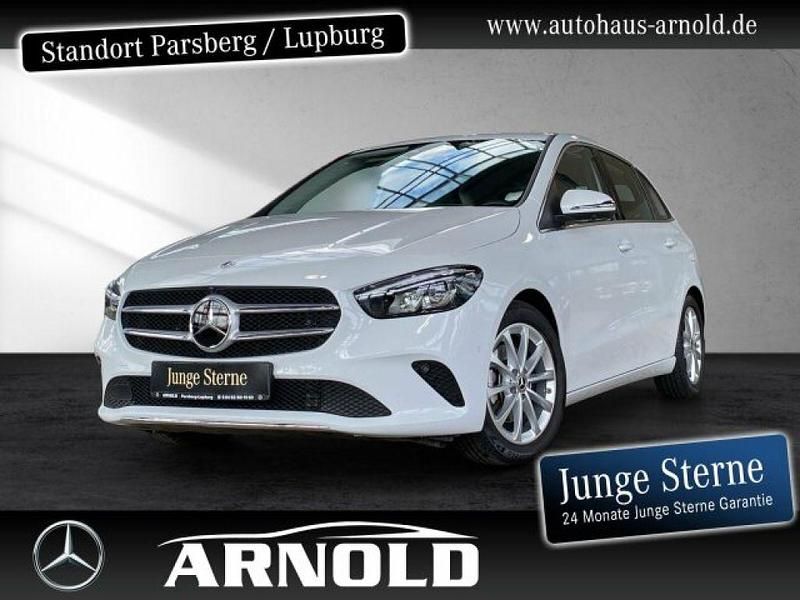 Digitalweiß (metallic) Gebraucht 2023 Mercedes 200 Limousine | 30.949 € (Fairer Preis) - Bild 1/4
