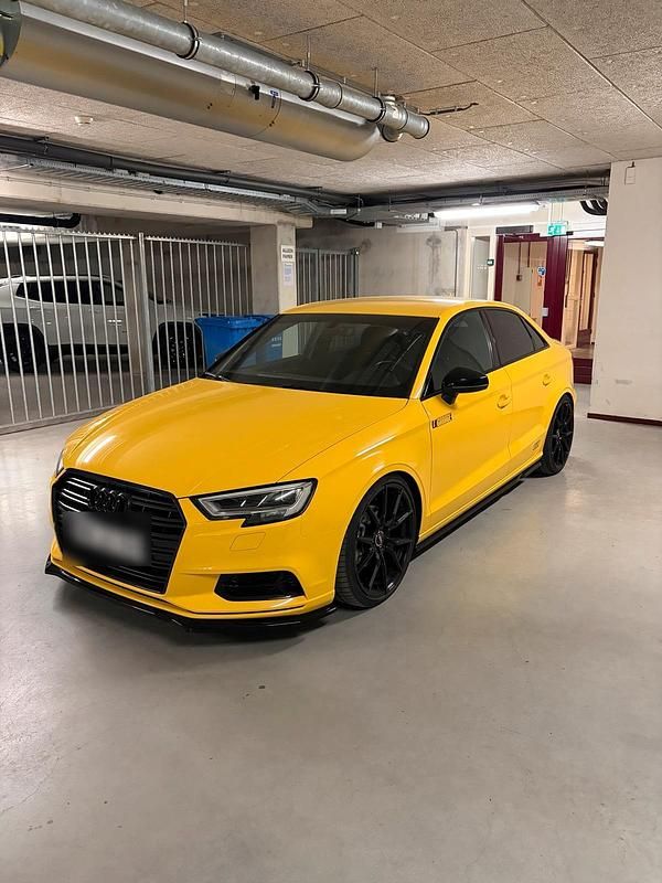 Gelb Gebraucht 2018 Audi A3 Black Edition Limousine | 23.950 € (Teuer) - Bild 1/4