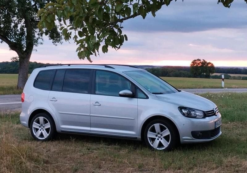 Silber Gebraucht 2015 VW Touran Van / Kleinbus | 9.500 € (Guter Preis) - Bild 1/4
