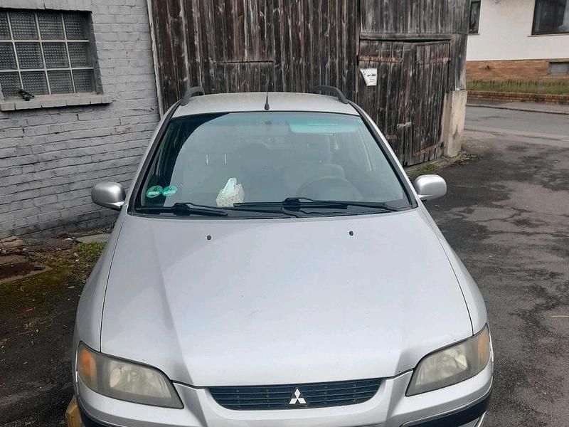 Gebraucht Mitsubishi Space Star 118 PS (86 kW) 2003 Silber Van / Kleinbus