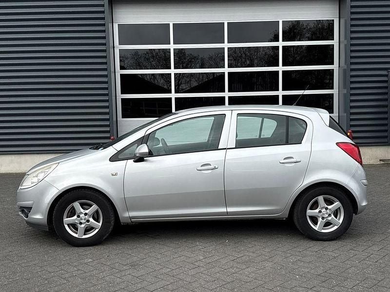 Używany Opel Corsa Cosmo 80 KM (58 kW) 2009 Szary Hatchback