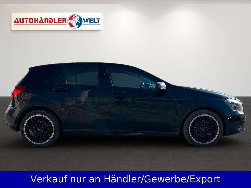 Gebraucht Mercedes A180 109 PS (80 kW) 2012 Schwarz Limousine