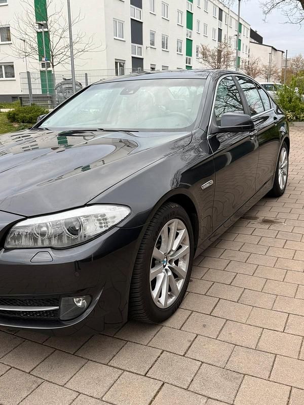 Gebraucht BMW 520 184 PS (135 kW) 2011 Grau Limousine